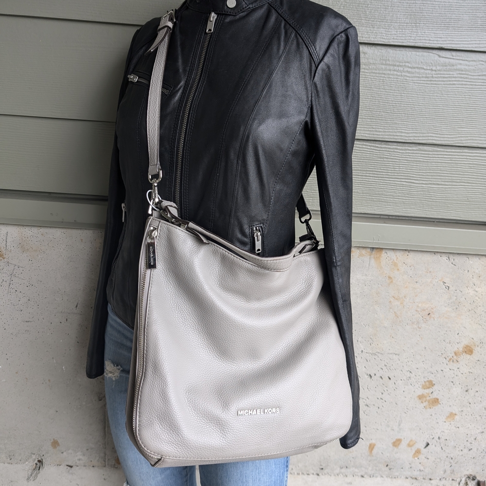 Michael Kors Large Essex Convertable Leather Bag - Picture 2 of 16
